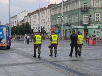 Policjanci i żołnierze patrolują miasto