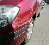 Uszkodzenia zaparkowanego pojazdu