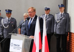 Na zdjęciu święto Policji 2021 w Lublińcu. Przemawiający Poseł na Sejm Andrzej Gawron.