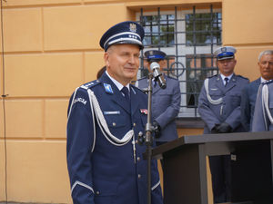 Na zdjęciu Zastępca Komendanta Wojewódzkiego Policji w Katowicach insp. Artur Bednarek w trakcie przemówienia.